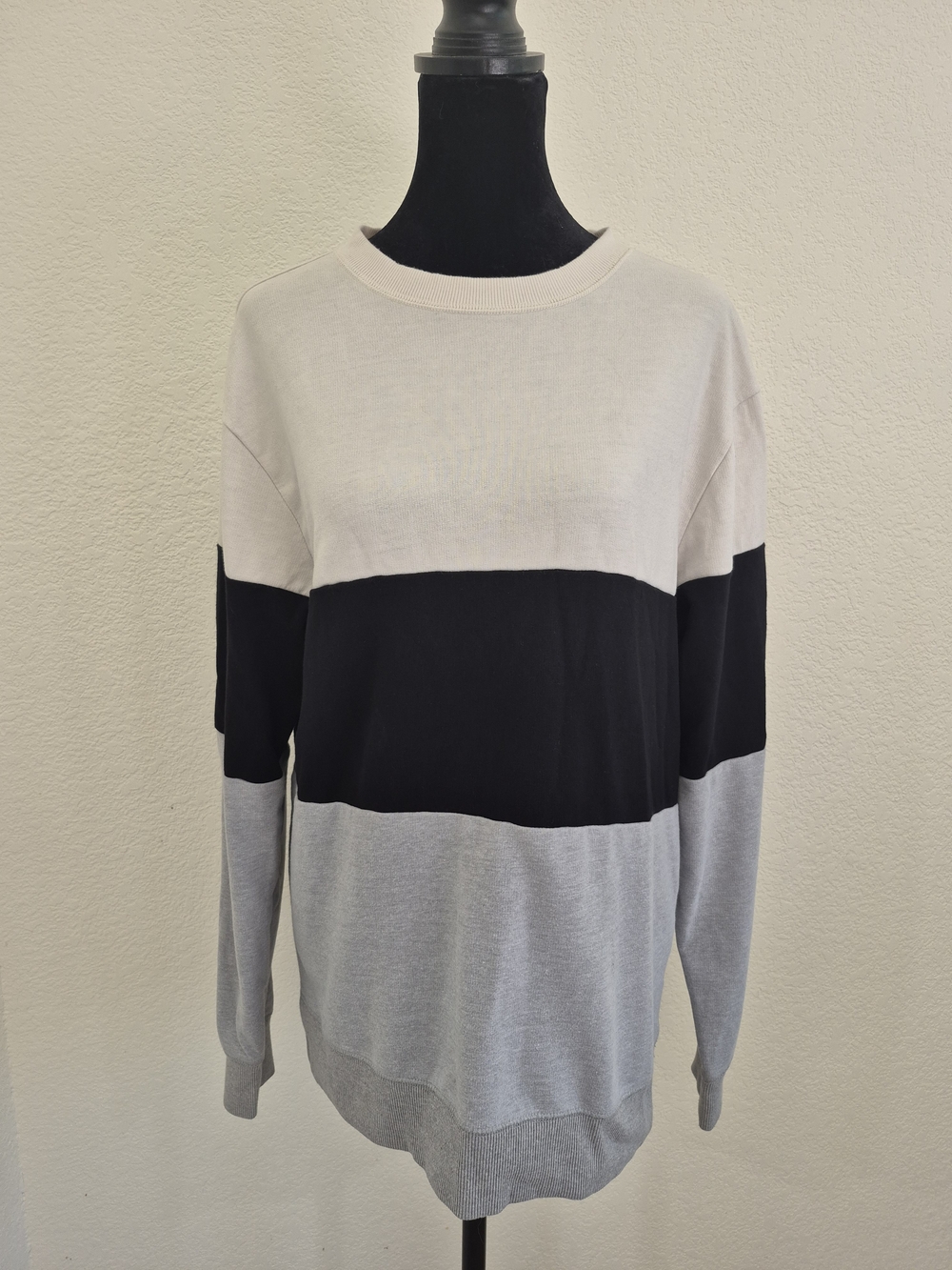 Original Use Men’s Colorblock Crewneck Sweater - Black, Light Gray & Cream